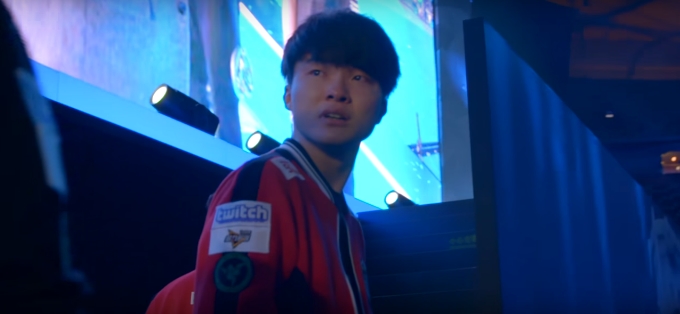  Faker回归赛场，大胜首场状态亮眼，巴黎圣日耳曼观众沸腾！